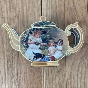 EUC Vintage Miniature Tea Set/Ornament #2177.
B. Shackman Company 1993